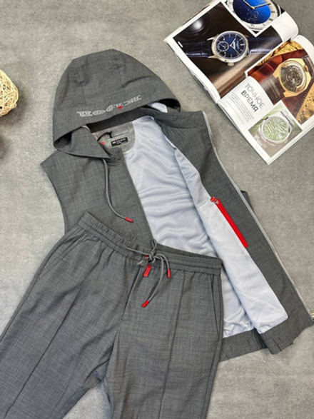 Летний костюм Kiton