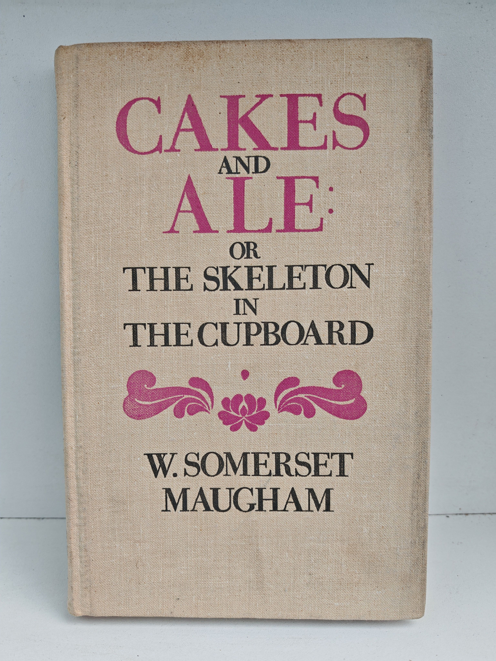 Cakes and ale: or the skeleton in the cupboard / Пироги и пиво, или Скелет в шкафу
