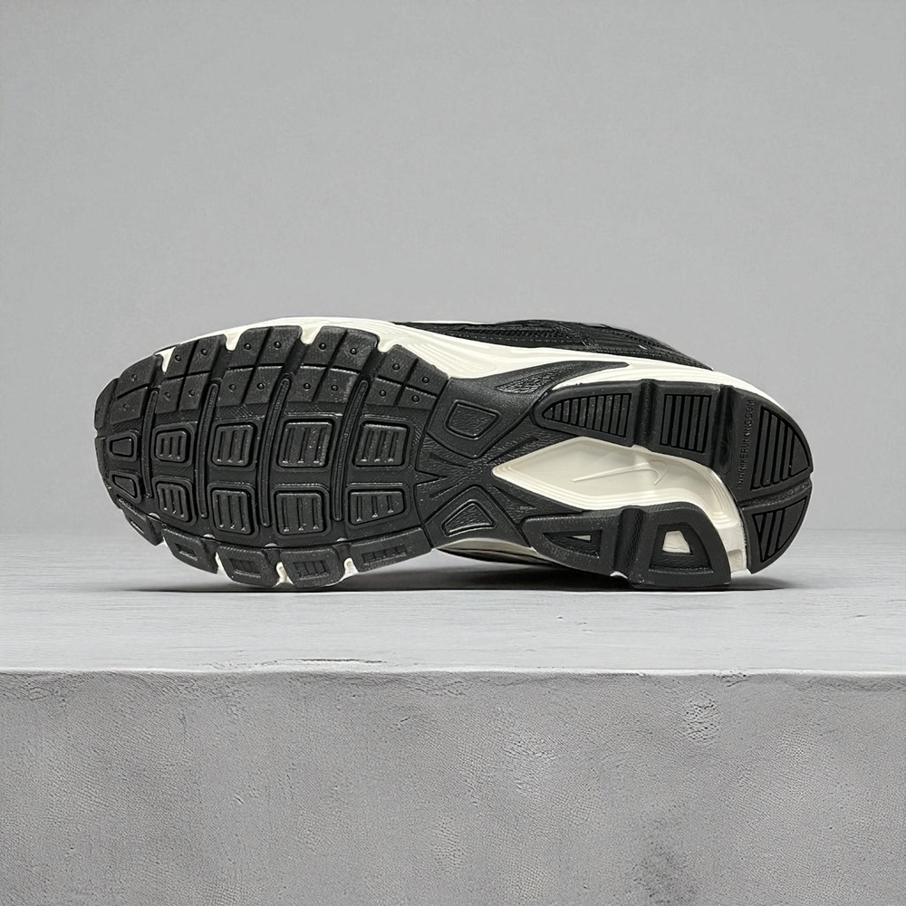 Nike Initiator • Black