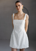 Платье из твида на лямках мини молочное с цветами