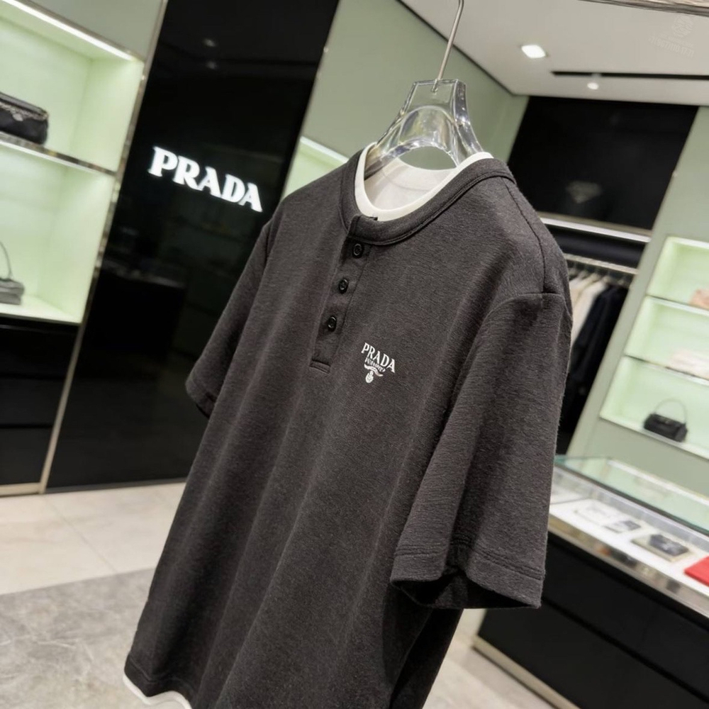 Футболка Prada