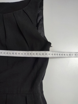 Платье лаконичное черное 42 размер