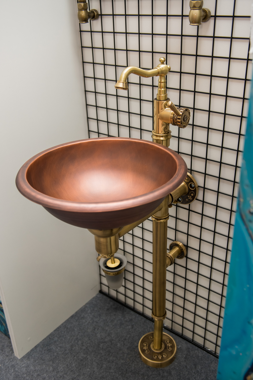 Гарнитур с медной раковиной и смесителем Bronze de Luxe 10104BR