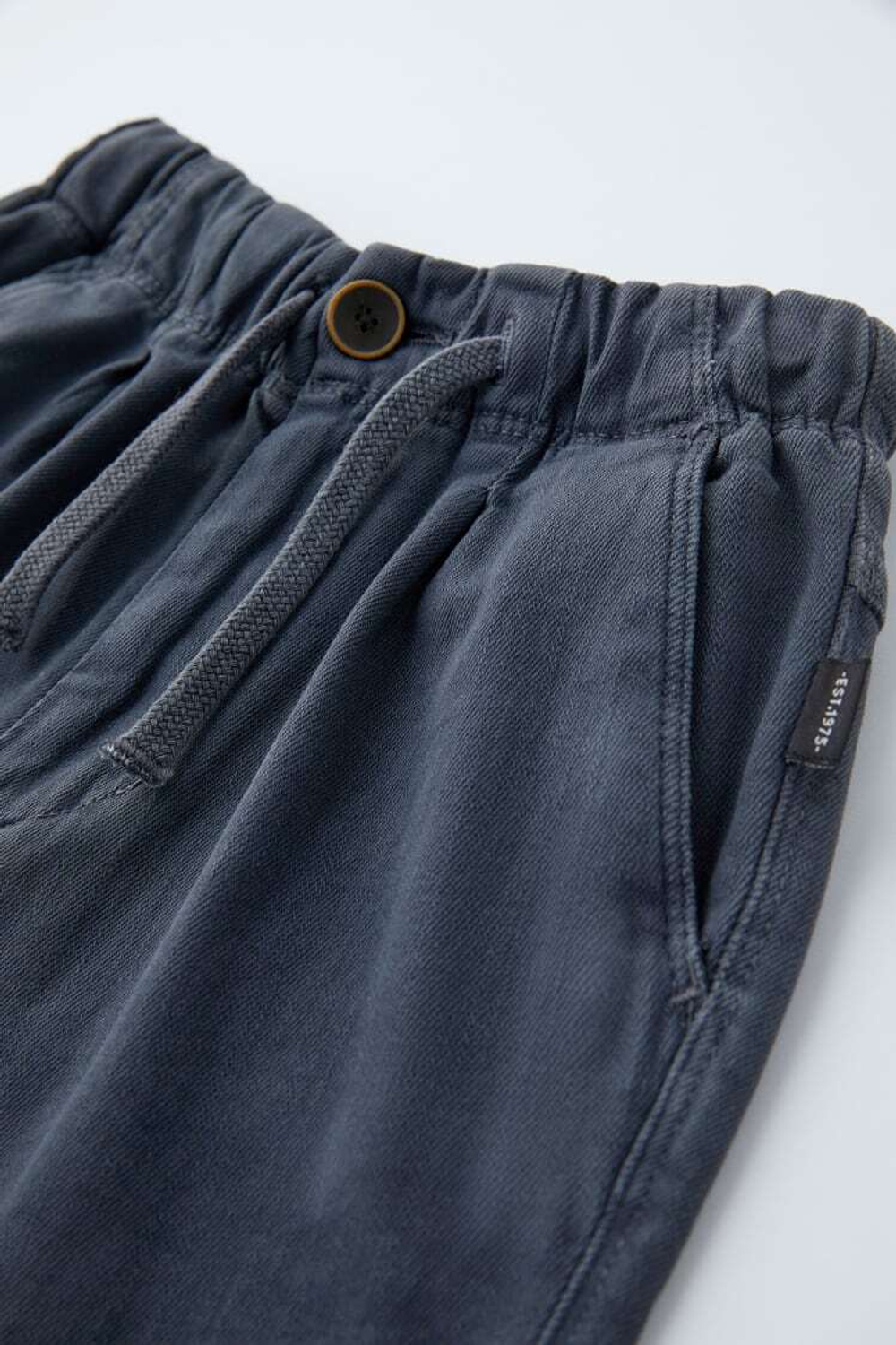 ZARA БРЮКИ С ЗАЩИПАМИ ИЗ ВЫСОКОЭЛАСТИЧНОЙ ТКАНИ, СИНИЙ