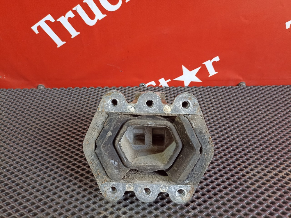 Подушка двигателя задняя