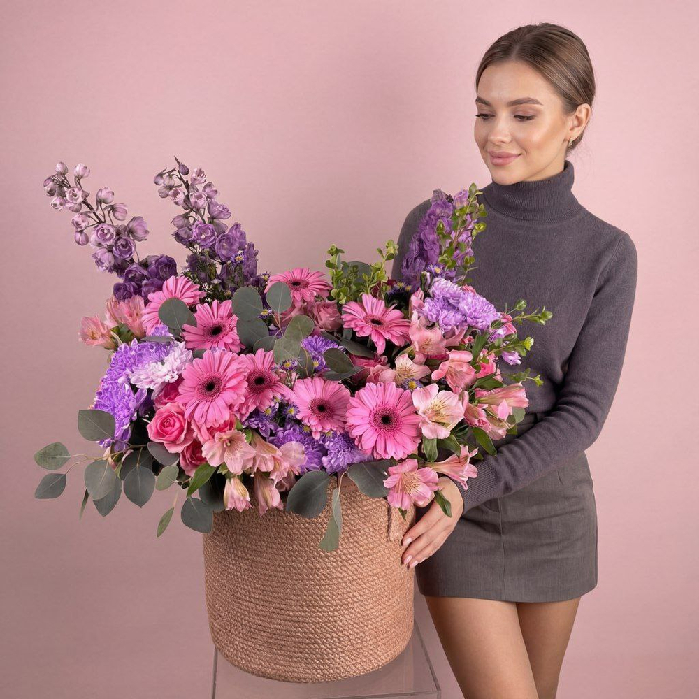 Авторская композиция в корзине «Это всё тебе»