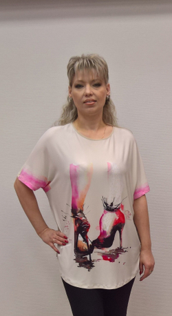 Бежевая туника с принтом туфельки