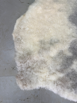 Шкура коврик меховой прикроватный овчина, 100х65 см.