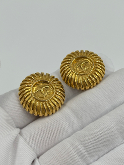 Клипсы с лого Chanel