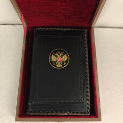 Ежедневник А5 "Герб России" (съемная обложка из натуральной кожи) в футляре
