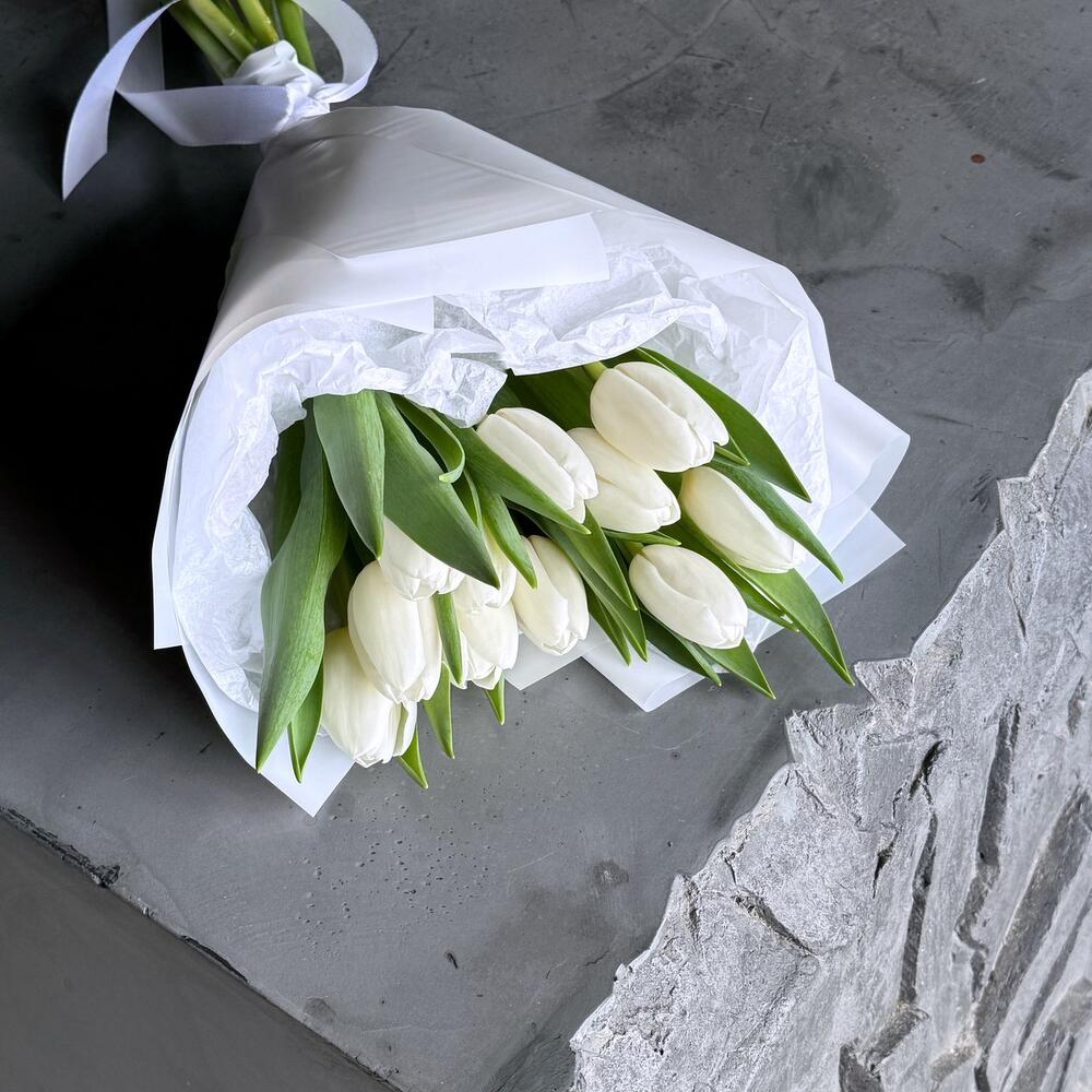 Букет из 11 белых тюльпанов
