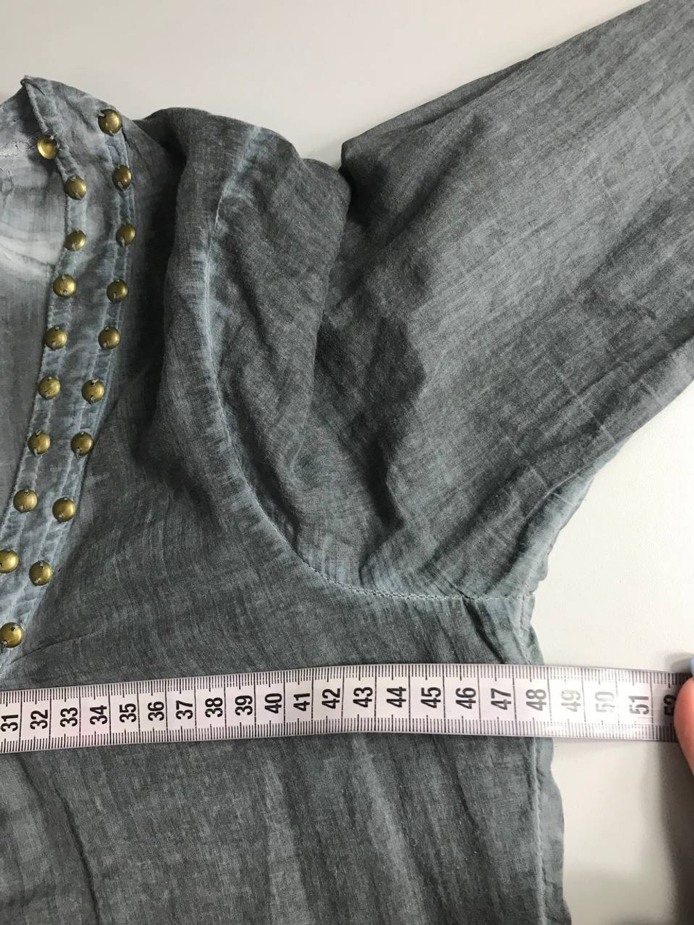 Платье ZOI с украшением в зоне декольте, маркировка S, визуально на 44 размер