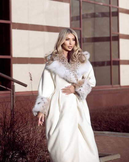 Женское шерстяное пальто с меховой отделкой