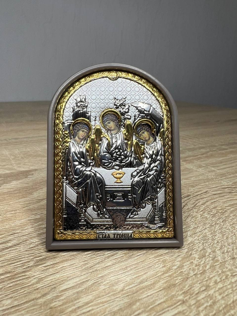 Св. Троица, икона арочная, пластик коричневый 48x66