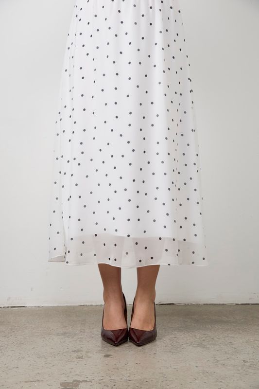 Платье из шифона с контрастными деталями, белое в черный горох