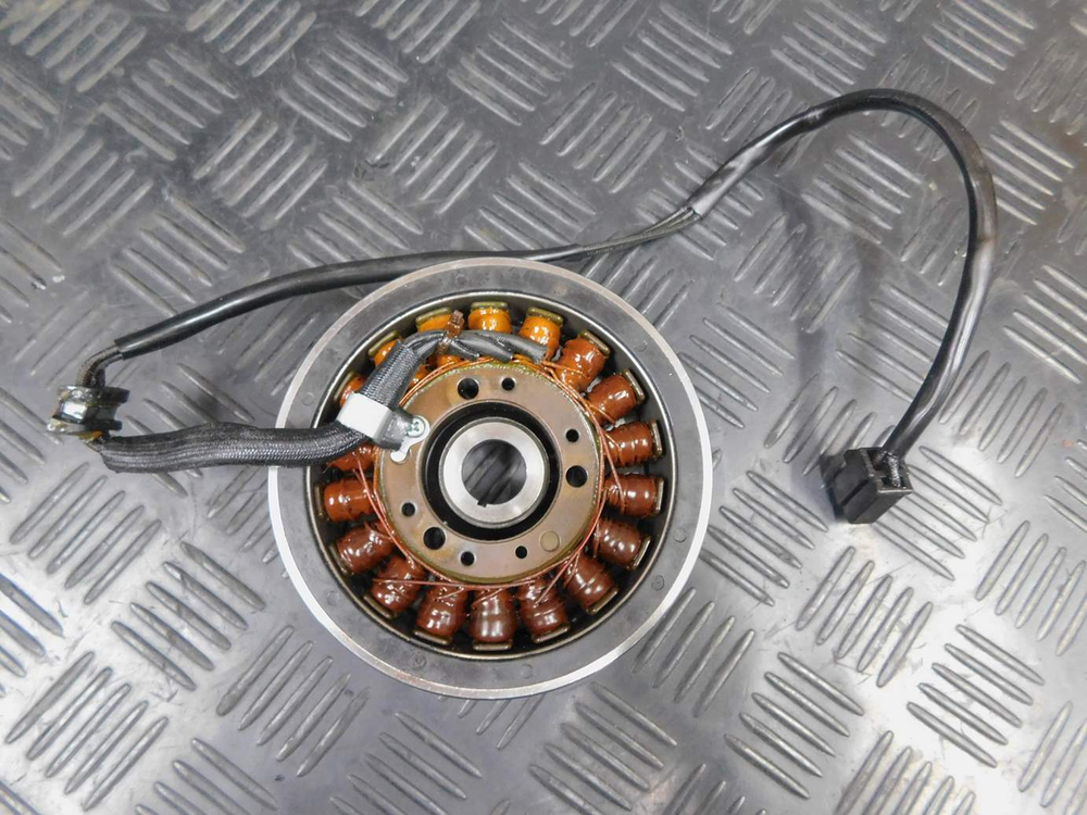 Генератор Kawasaki ZZR 400 98 053007