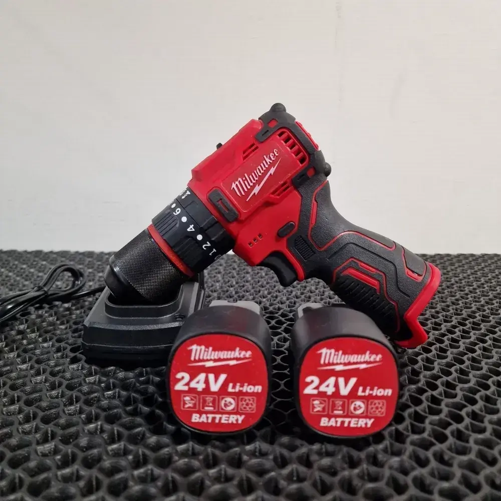 Milwaukee Дрель-шуруповерт, 24 В, 2 АКБ