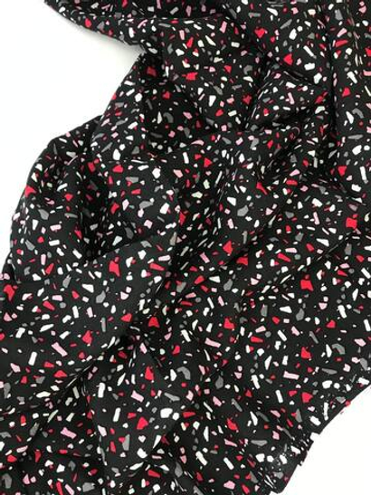 штапель принт геометрия красный/розовый/серый на черном D42C1