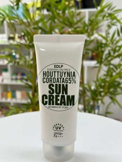 Солнцезащитный крем д/лица с экстрактом цветка хауттюйнии Derma factory Houttuynia Cordata 65% Sun Cream 50 мл.