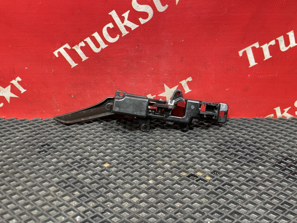 Ручка двери внутренняя левая 2023г