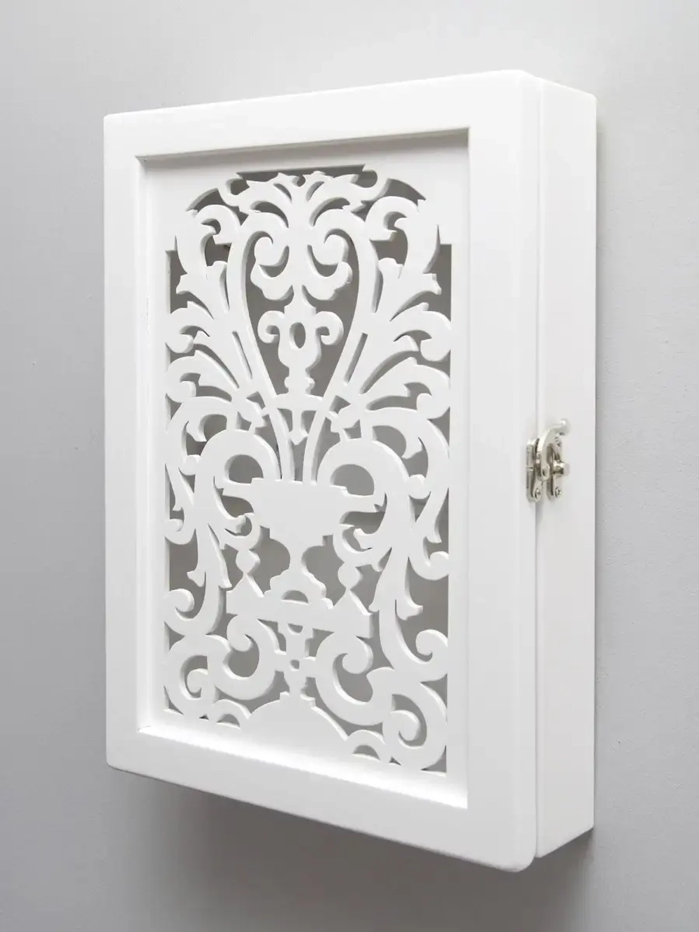 Ключница настенная в прихожую закрытая