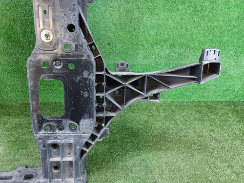 Телевизор Genesis GV80 (2020-н.в.)