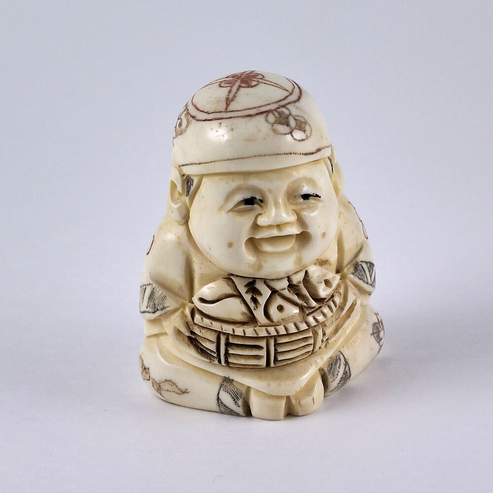 Нэцкэ Ребенок Карако с корзиной рыбы