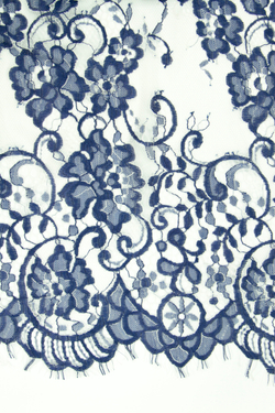 Кружевное полотно шантильи экрю с синим 2,9м х 1,45м