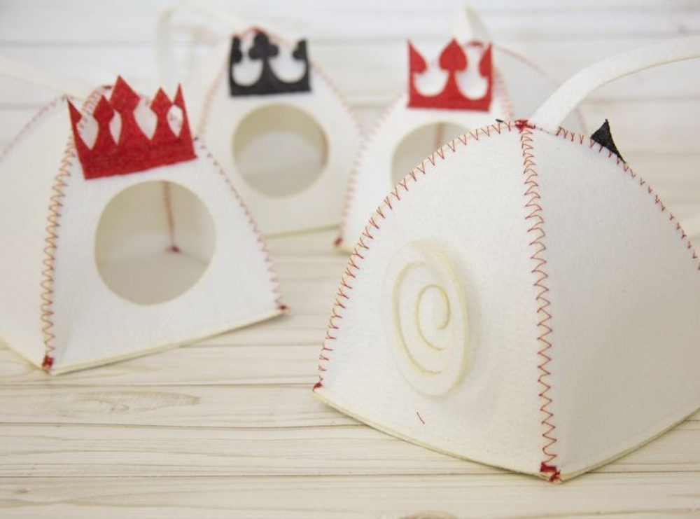 Игровой домик для грызунов "Мышиный король", белый, размер 15х15х16 см