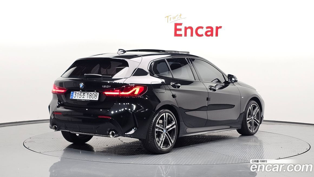 BMW 1 Series (F40) 120i M Sports (10.2023)