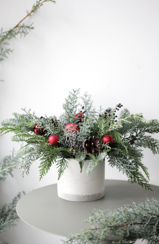 Новогодняя композиция в бетонном кашпо № 6