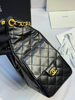 Женская сумка Chanel черного цвета в гладкой коже