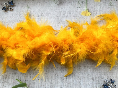 Боа куриное, 43 +/-3 гр, L 1,86 м, тёмный жёлтый