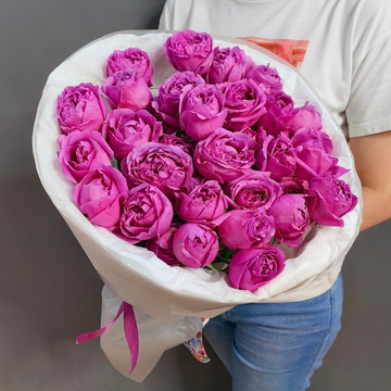 Букет из кустовых пионовидных роз сорта "Misty Bubbles"