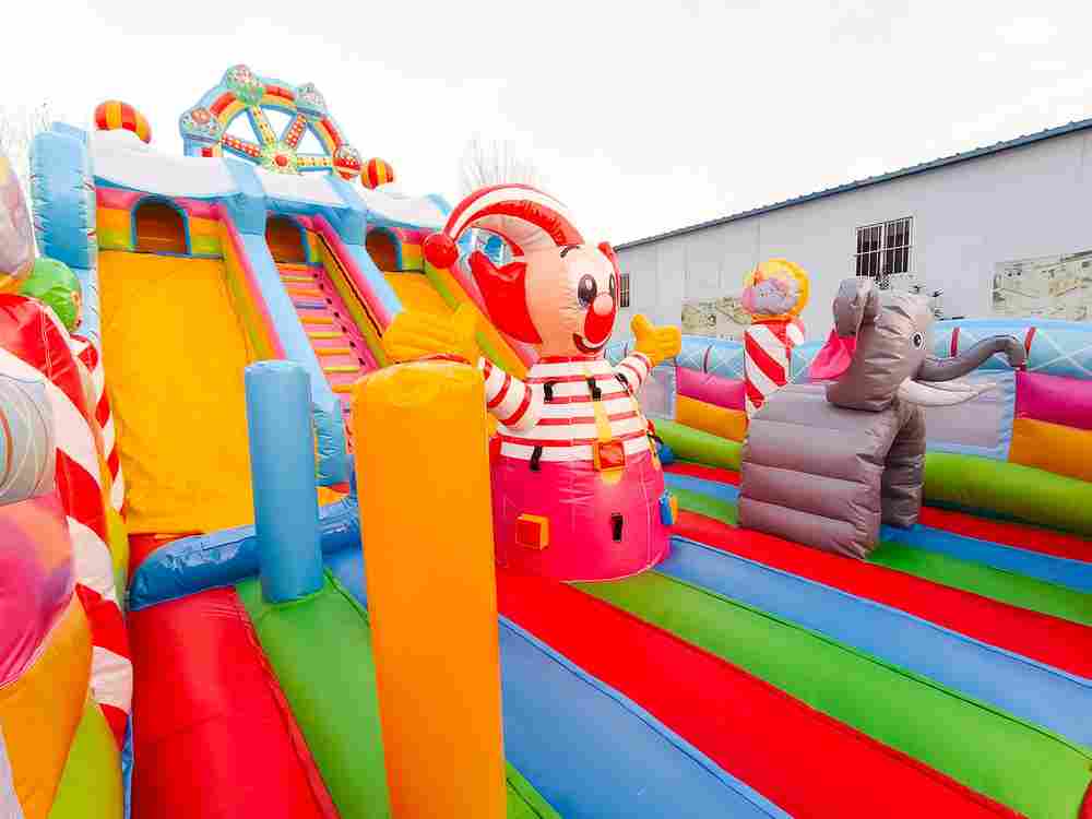 Коммерческий надувной батут «Парк развлечений 3» 12*6*7 м