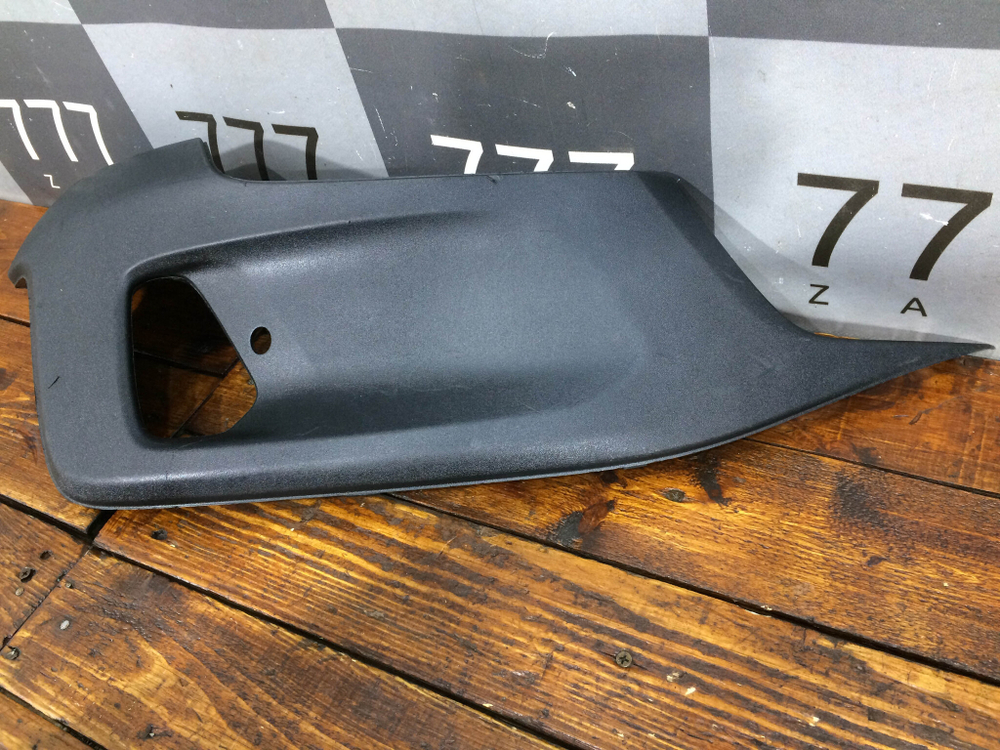 Накладка переднего бампера Volvo V40 Cross Country 12-19 Б/У Оригинал 31353341