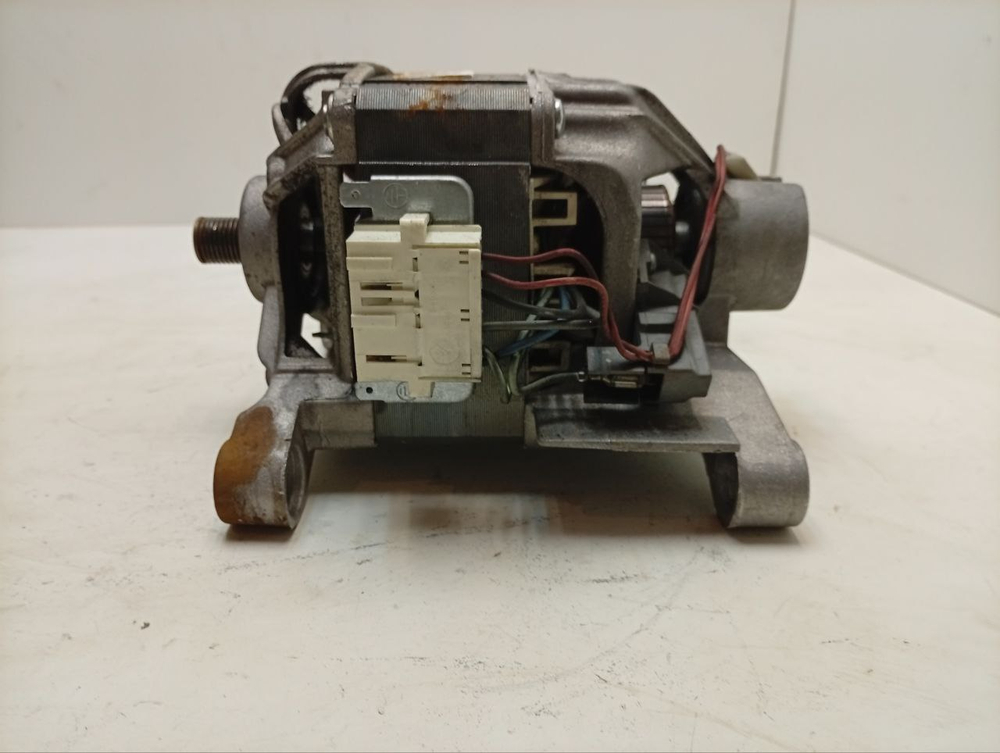 VMUF501B кт19 Двигатель к стиральной машине Indesit, Ariston 160028019.00 б/у