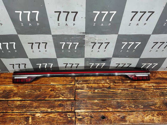 Фонарь задний центральный Geely Monjaro 21-нв Б/У Оригинал 7057045900