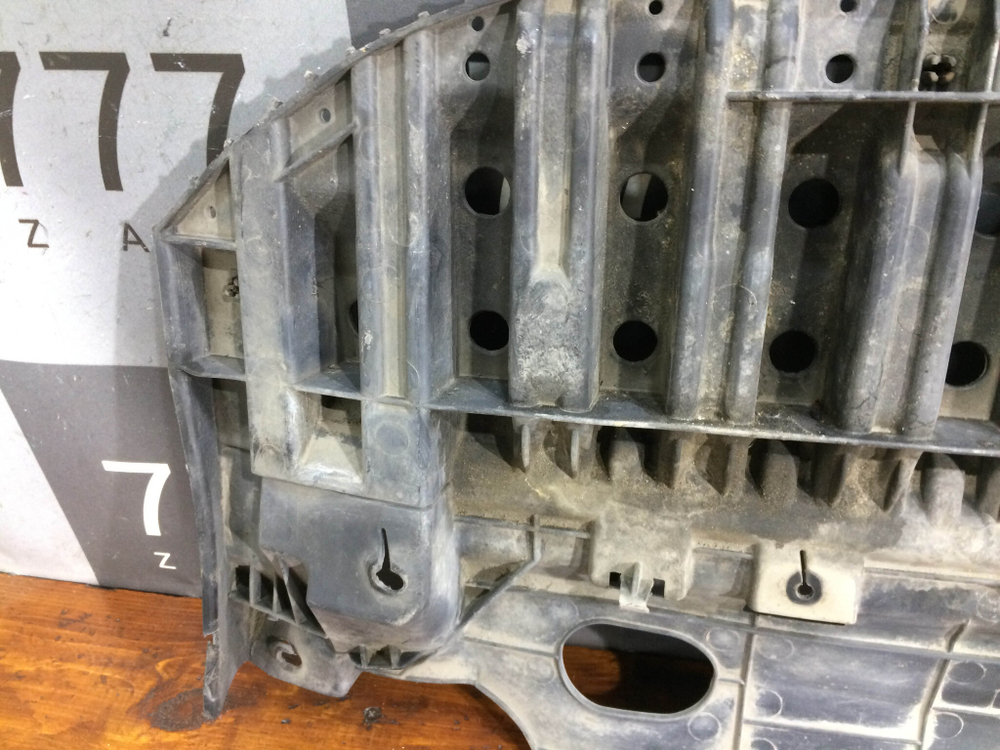 Пыльник переднего бампера Toyota Avensis 3 (T270) 08-15 Б/У Оригинал 5261805010