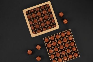 Упаковка с окном для 25 конфет