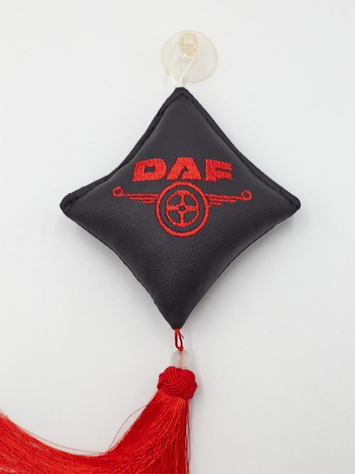 Ромб объемный на присоске DAF (экокожа, черный, красная вышивка, кисть)