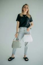 Женская кросс-боди сумка с фермуаром натуральная кожа белая