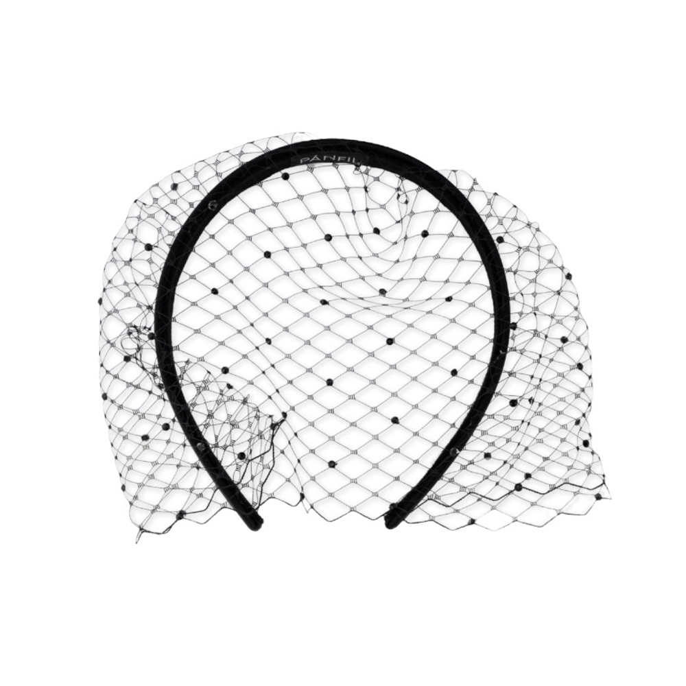 Укороченная вуаль на тонком ободке с черными стразами