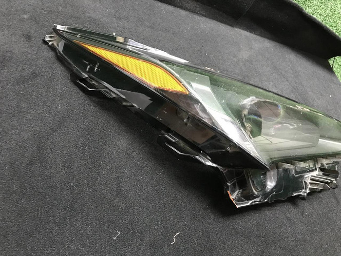 Стекло фары правое Lexus NX 1 (2017-2021)