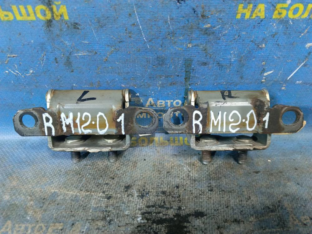 Петля багажника NISSAN LIBERTY 2002