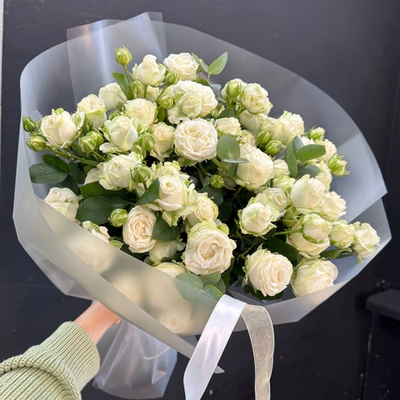 Монобукет из 11 белых кустовых роз