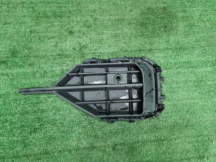 Решетка перед. бампера VW Touareg 3 (18-23) R-line