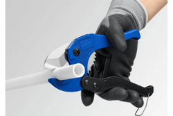 Высокоточный труборез ЗУБР Профессионал-42 по пластиковым трубам до 42 мм 23701-42_z02