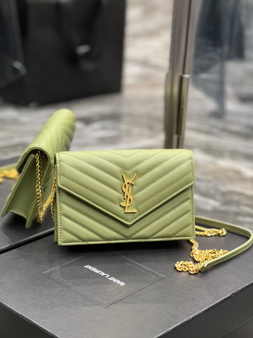 Saint Laurent WOC 19 cm