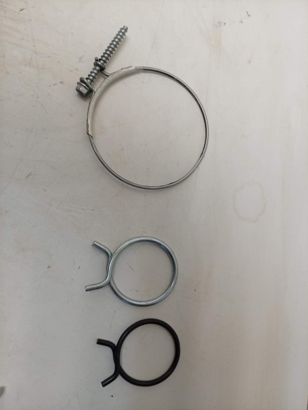 IWUE 4105 CIS кт28 Крепеж, хомуты для стиральной машины Indesit б/у